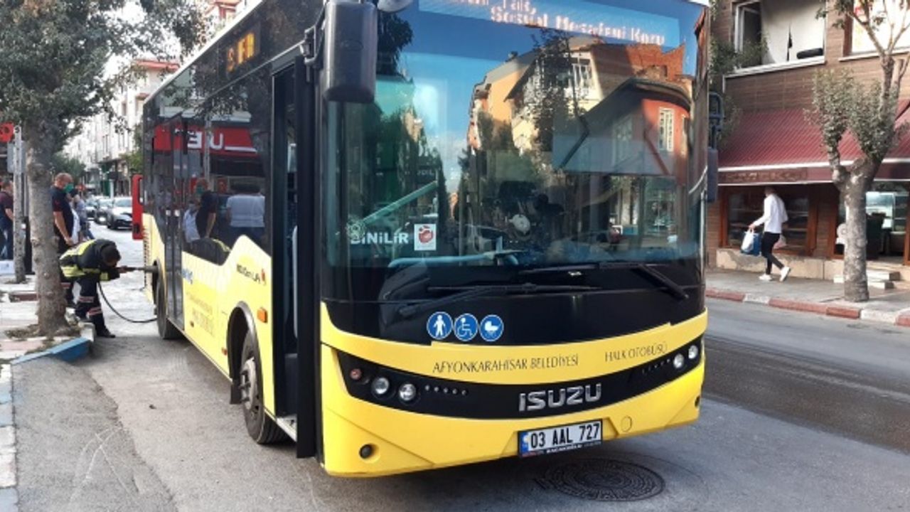 Afyon'da yolcu otobüsü bir anda alev aldı!