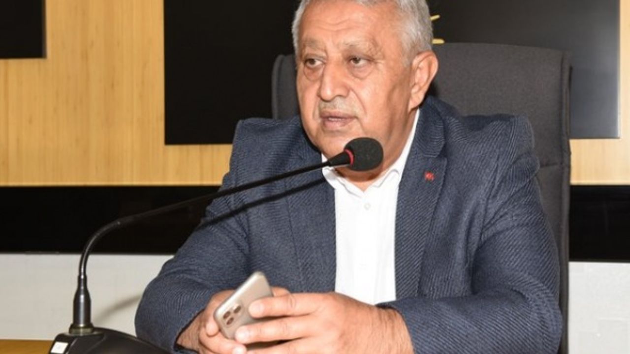 Başkan Zeybek'ten HDP'li Murat Sarısaç'a tepki
