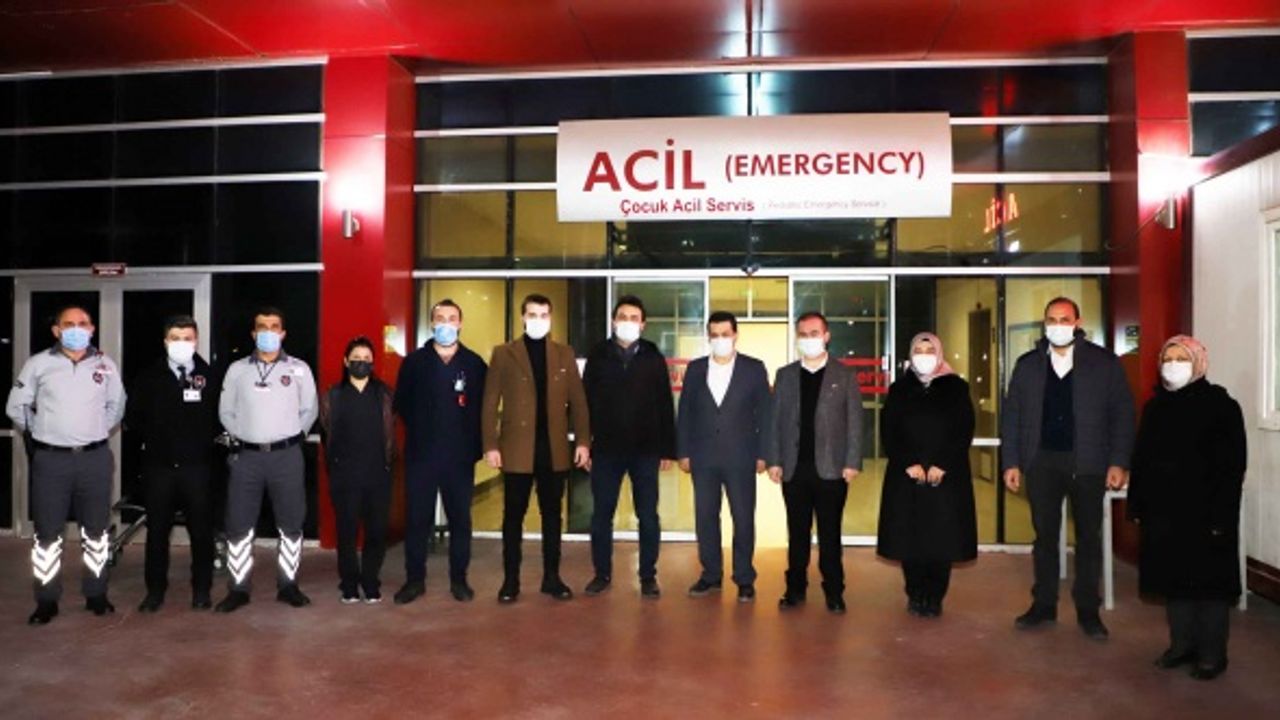 AK Parti'den sağlık çalışanlarına bükme ve tatlı ikramı