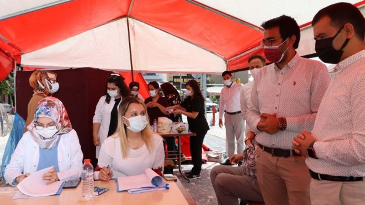Emirdağ'da Covid-19 ile mücadele için aşı çadırı kuruldu