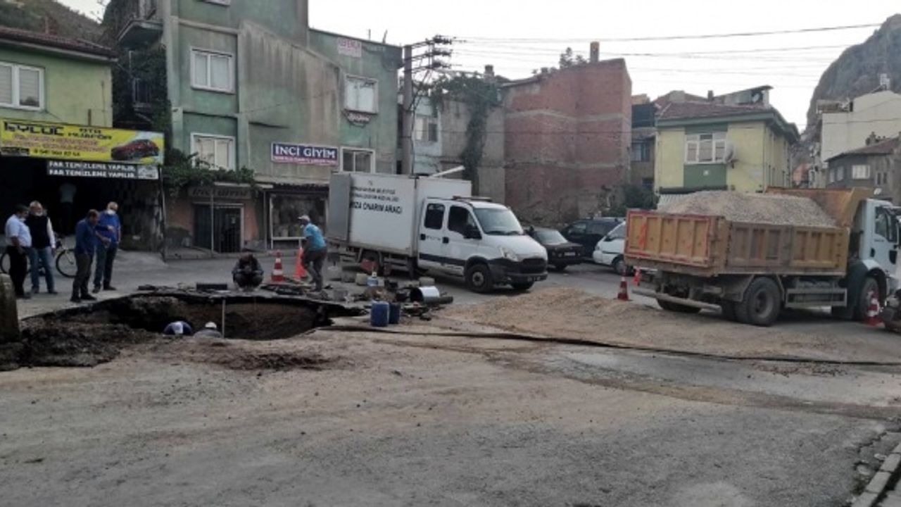 Afyon Belediyesi: Zor şartlar altında arıza giderildi, su hizmete girdi!