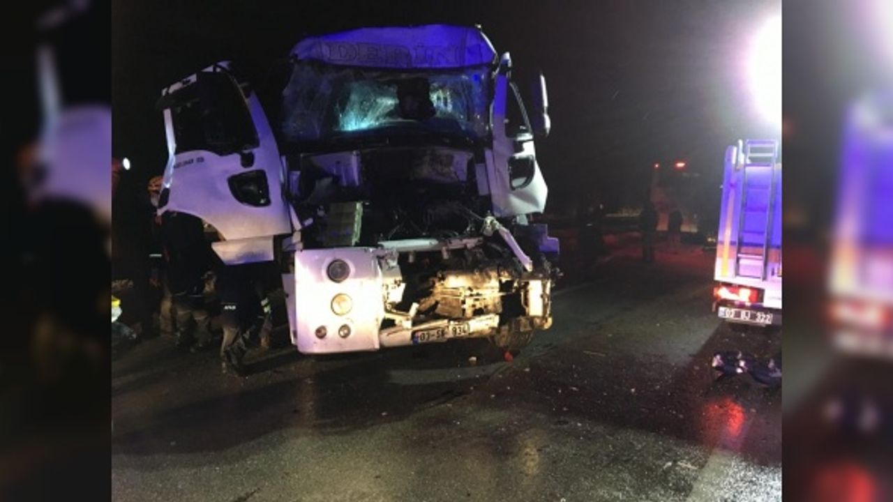 Afyon'da zincirleme kaza: İki kamyon, bir tır ve otobüs çarpıştı!