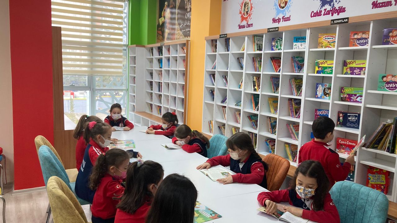 Atatürk İlkokulu kütüphanesine kavuştu