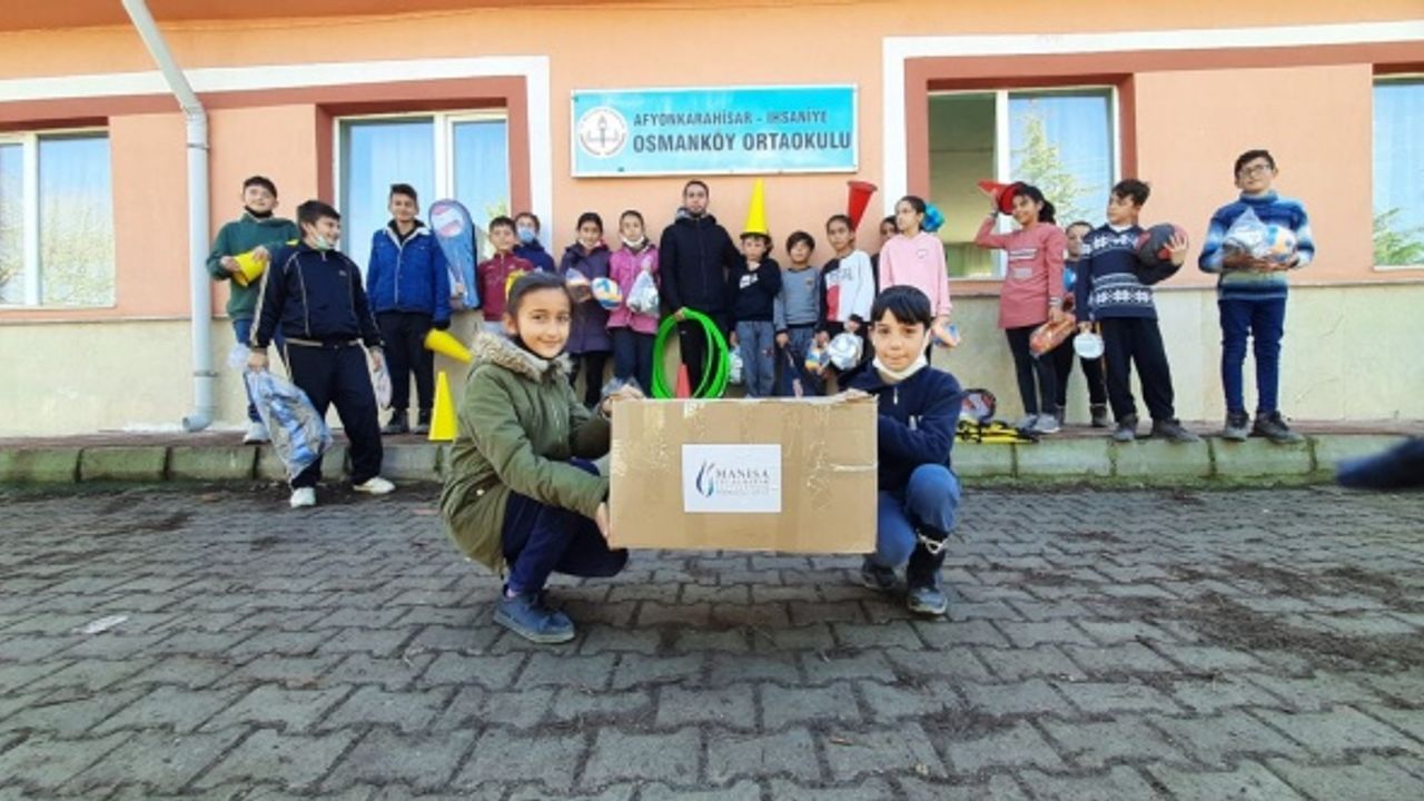 Manisa'dan Afyon'daki o okula 5 bin liralık spor malzemesi bağışı