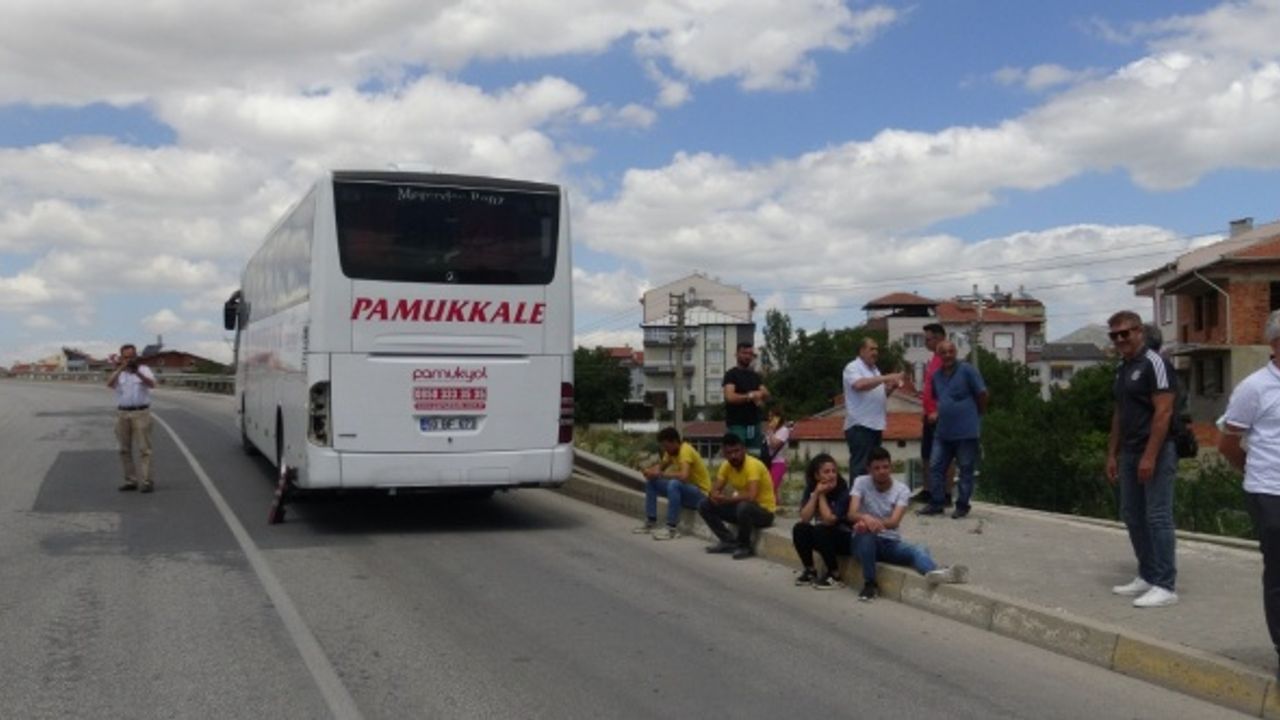 Afyon'da tır ile yolcu otobüsü çarpıştı: Yolcular büyük korku yaşadı!