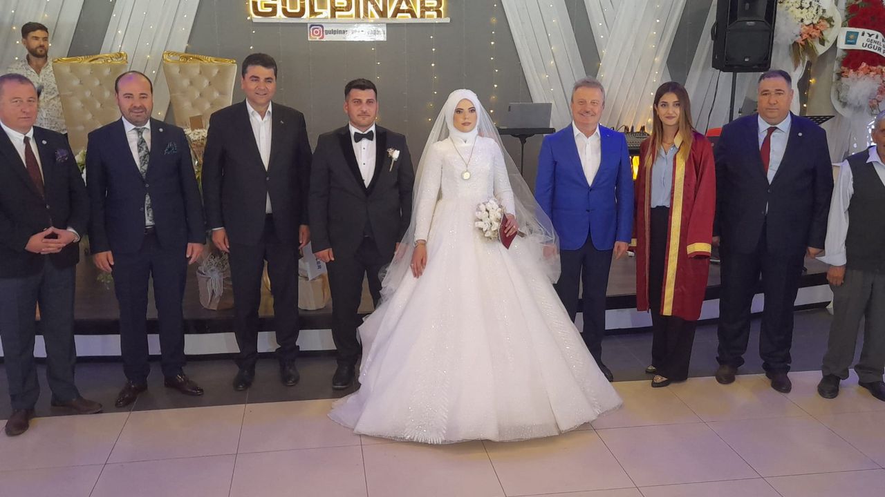 İYİ Partili Mısırlıoğlu kızı Merve’yi evlendirdi: Siyaset dünyası bu düğünde buluştu