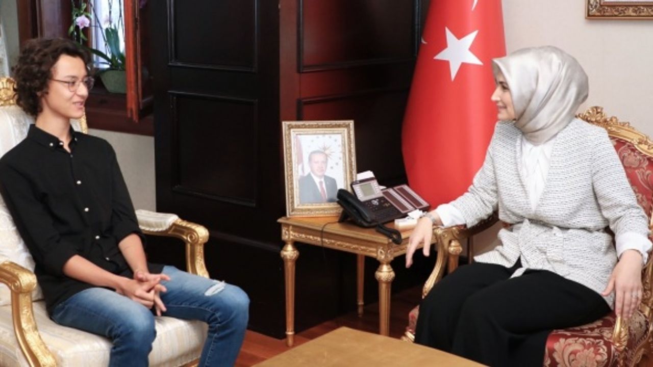 Vali Yiğitbaşı, LGS’de Türkiye birincisi olan gençle buluştu