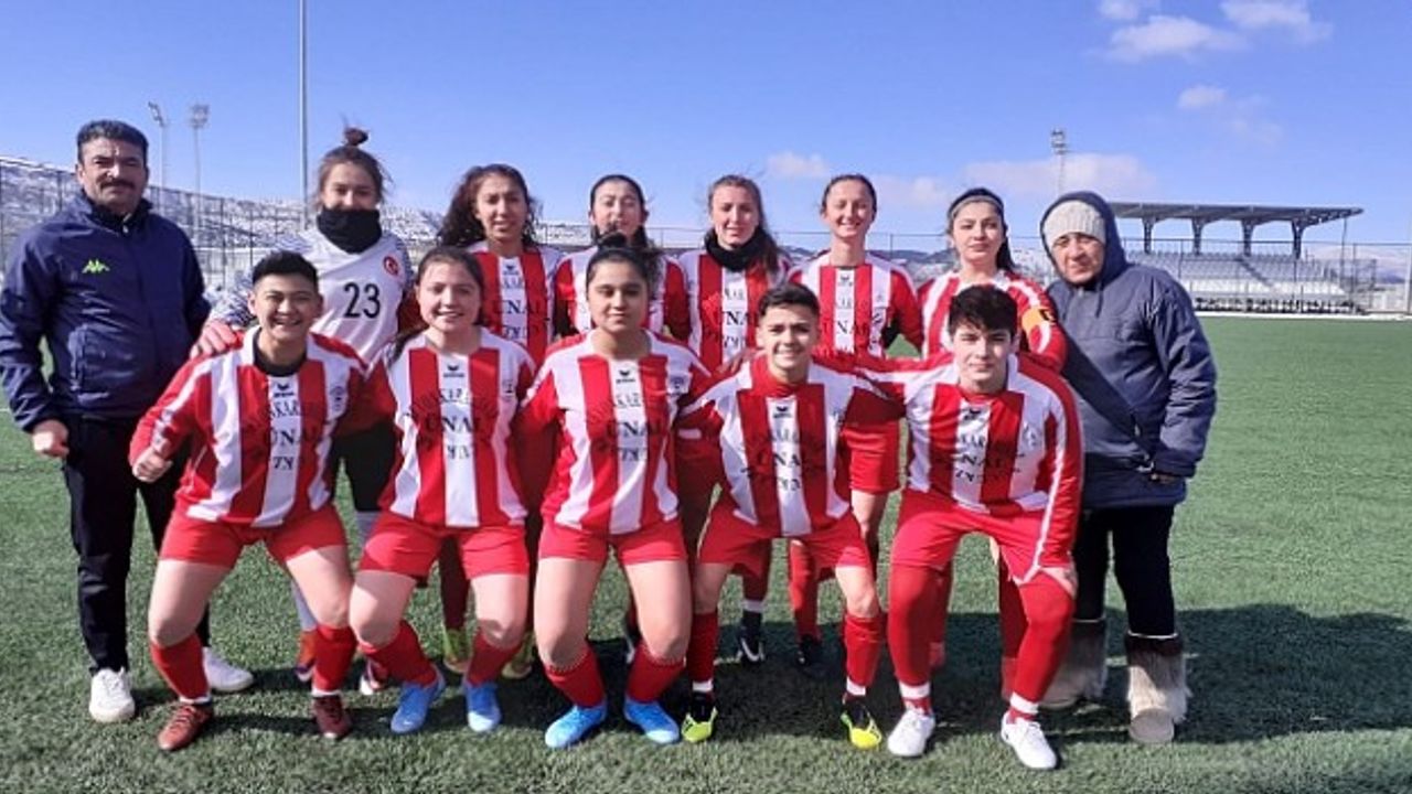 Afyonun futbolcu kızları, Alanya'yı 6-2 ile geçti