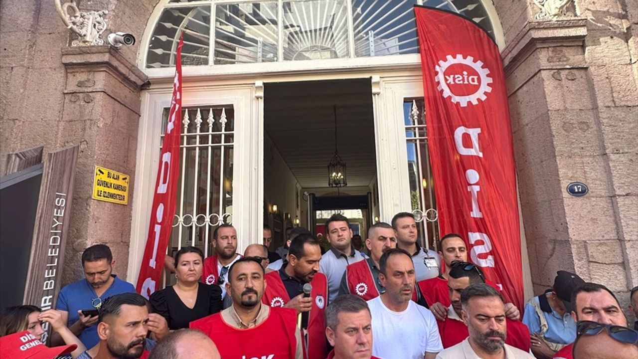 İzmir Büyükşehir Belediyesi işçileri iş bırakma eyleminde! - Afyon Haber -  Son Dakika Afyon Haberleri