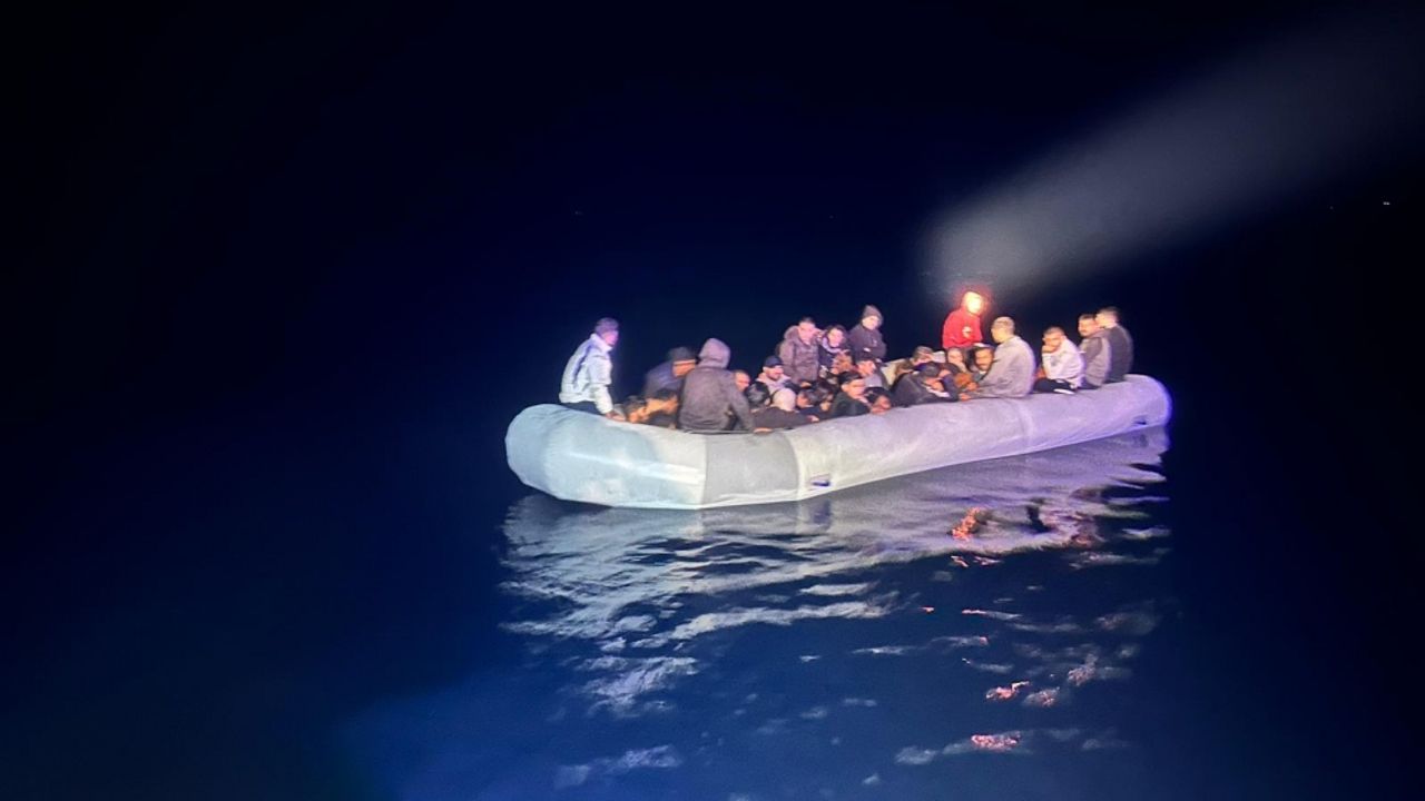 Aydın Didim açıklarında 37 düzensiz göçmen kurtarıldı ​​​​​​