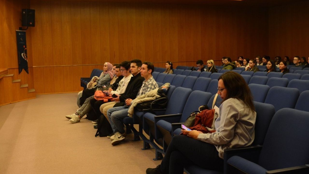 Uluslararası öğrenciler için ikamet izni bilgilendirme toplantısı