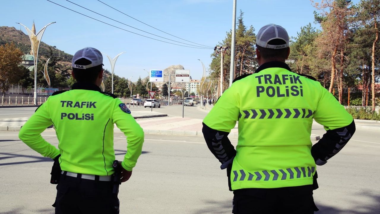 Afyon’da bir günde rekor trafik denetimi: binlerce araç kontrol, edildi ceza yağdı
