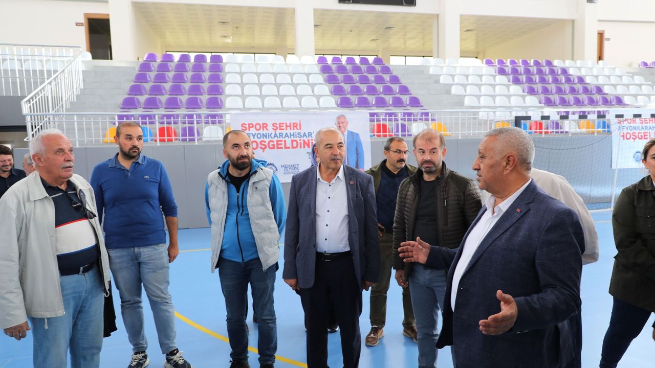 Başkan Zeybek'ten belediye meclis üyelerine yatırım turu