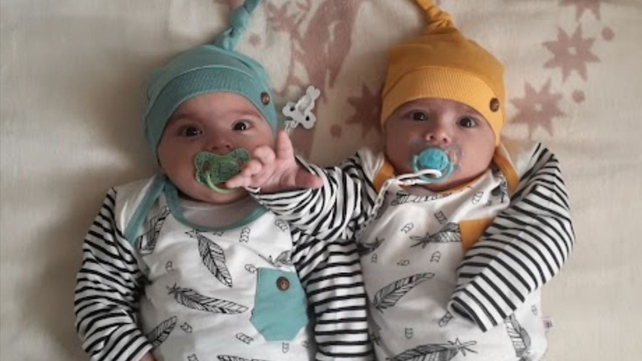 Afyon’da 29 haftalık doğan ikiz bebekleri hayata tutunduran mucize