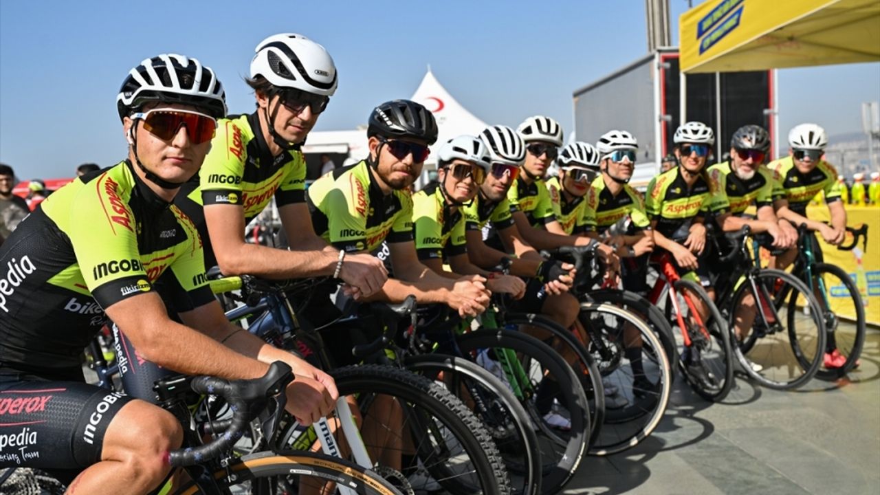 Bisiklet sevdası farklı mesleklerden sporcuları İzmir'de buluşturdu
