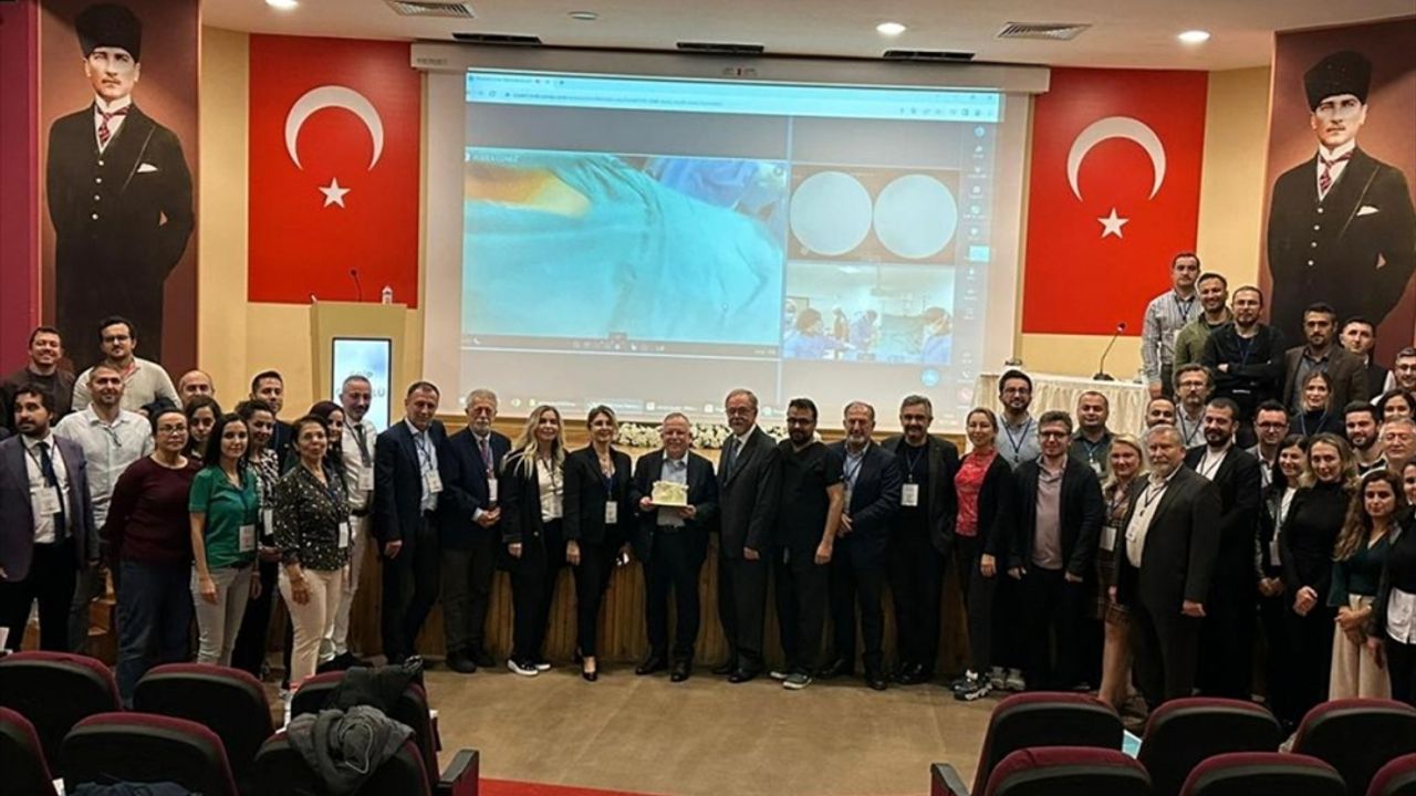 İzmir'de "Ağrı Tedavisinde Yeni Teknolojiler Sempozyumu" yapıldı