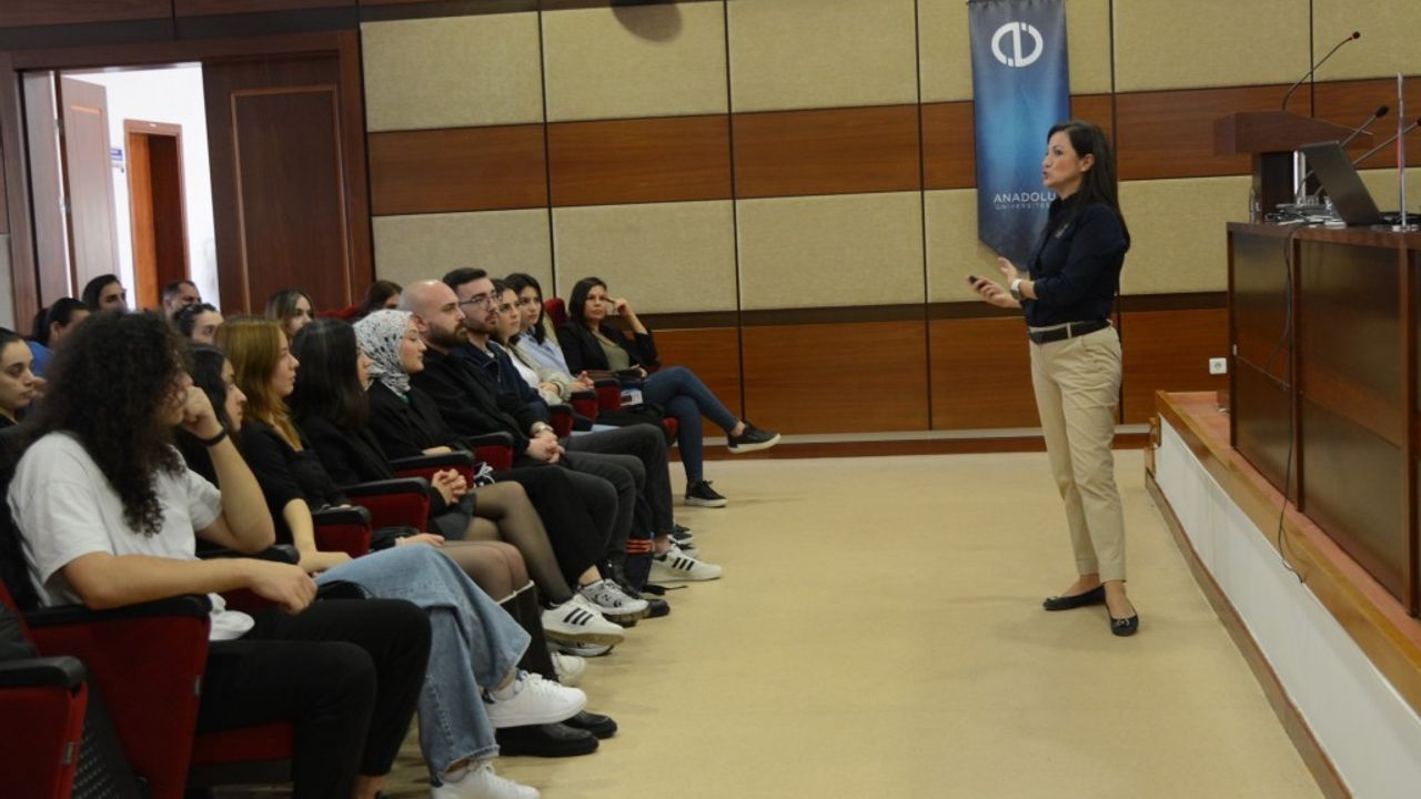 Anadolu Üniversitesi’nde ‘Perakende Genç Yetenek Programı Bilgilendirme Toplantısı ve MT Başarı Belgesi Töreni’