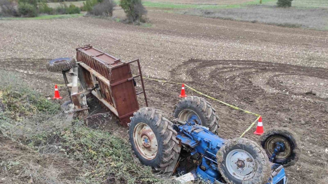 Bilecik’te traktör devrildi: Ölü ve yaralı var