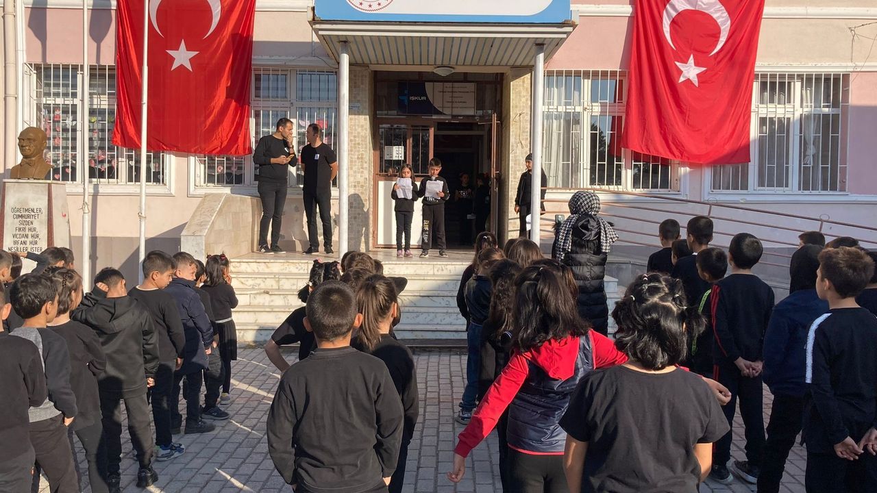 Afyon Şuhut'ta Atatürk'ü marşlar ile andılar