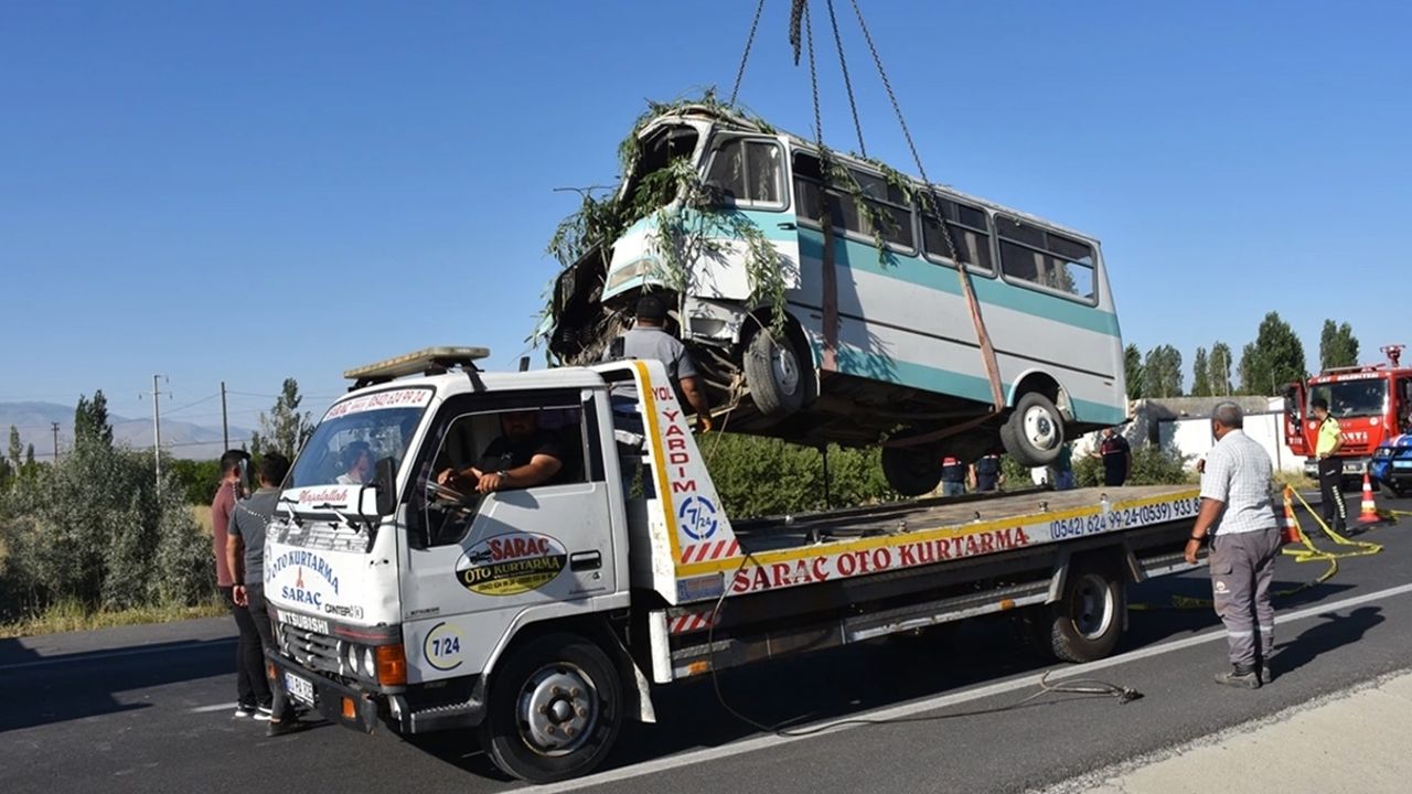 Afyon’da 8 kişinin öldüğü minibüs kazasının iddianamesi hazır: İhmaller peş peşe gelmiş!