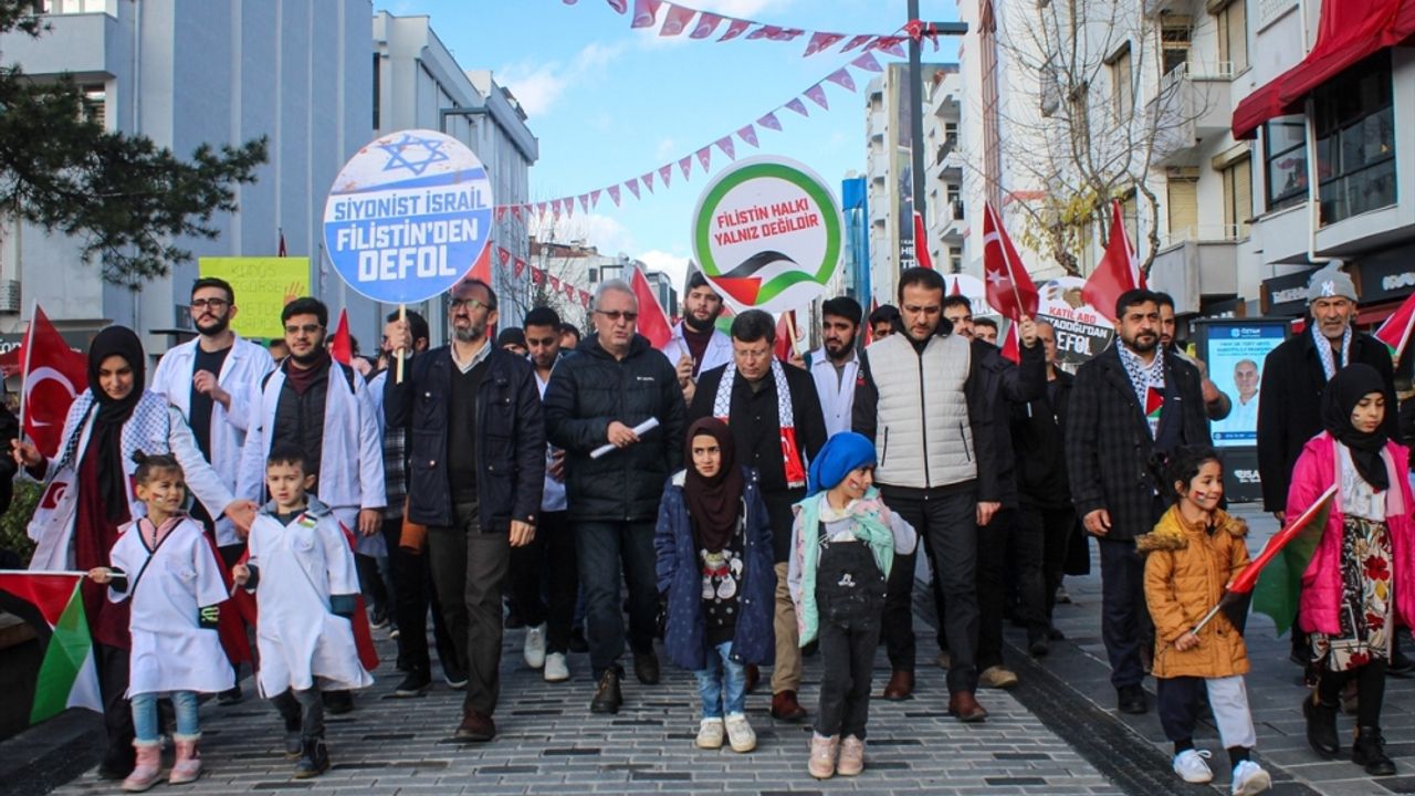İzmir, Uşak ve Manisa'da İsrail'in Gazze'ye yönelik saldırıları protesto edildi