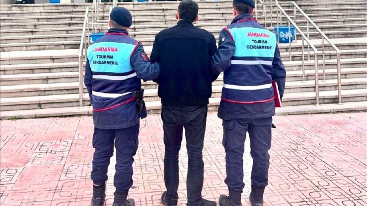 Muğla Bodrum'da kesinleşmiş hapis cezaları bulunan iki firari hükümlü yakalandı
