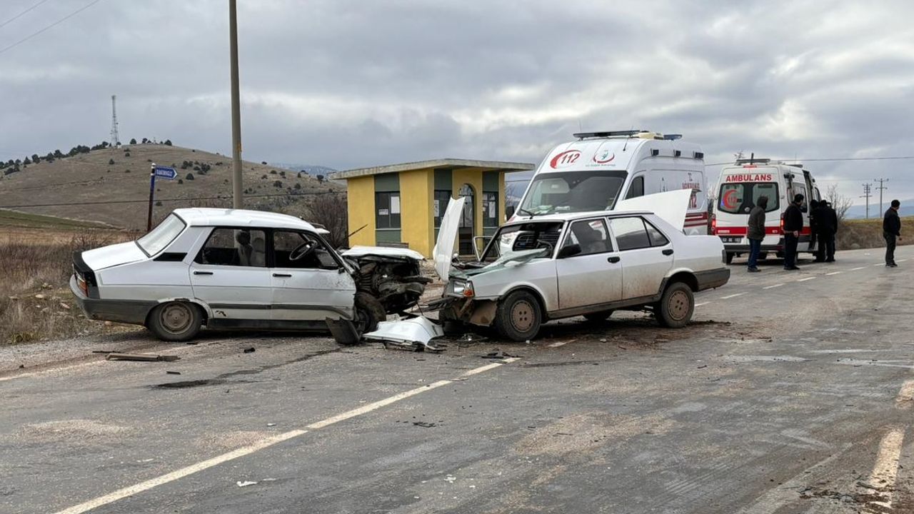 Afyon'daki trafik kazalarında 3'ü çocuk çok sayıda yaralı var!
