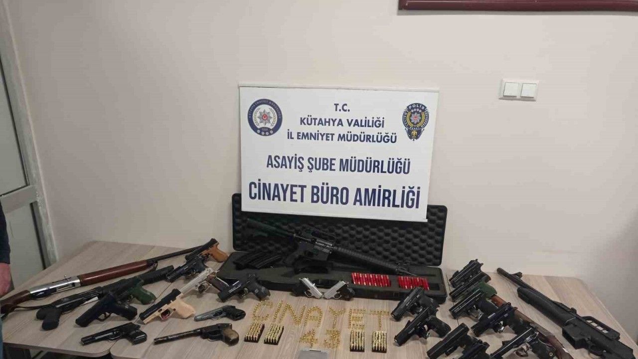 Kütahya’da silah ticareti yapan şahıslara yönelik 45 adrese operasyon: 16 gözaltı