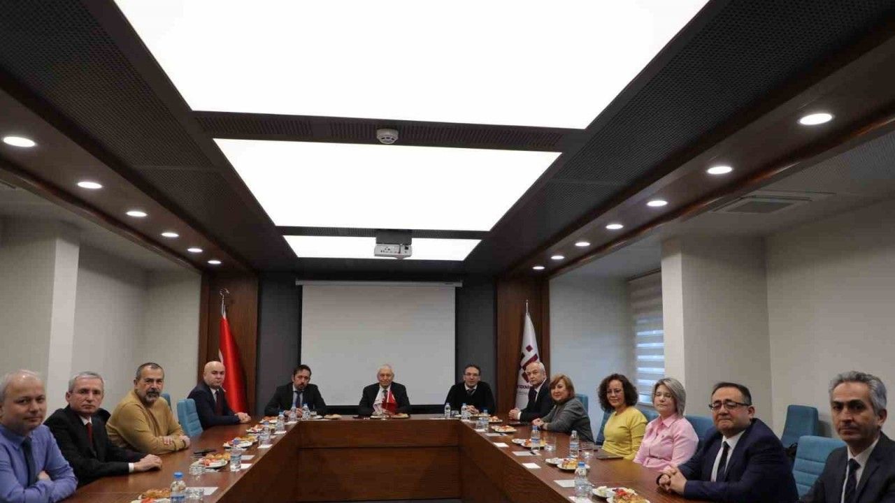 Rektör Özcan, ESTÜ Daire Başkanları ile istişare toplantısında bir araya geldi