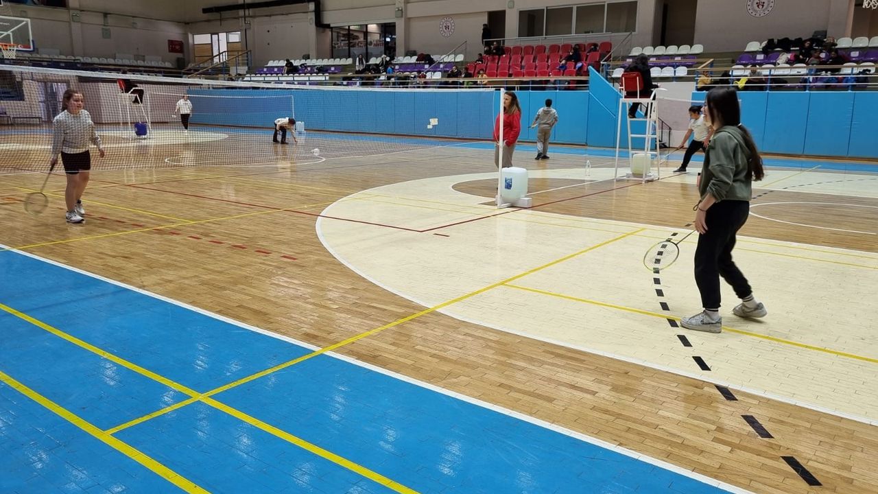 Afyon'daki badminton turnuvası sona erdi: 6 farklı kategoride 63 sporcu katıldı