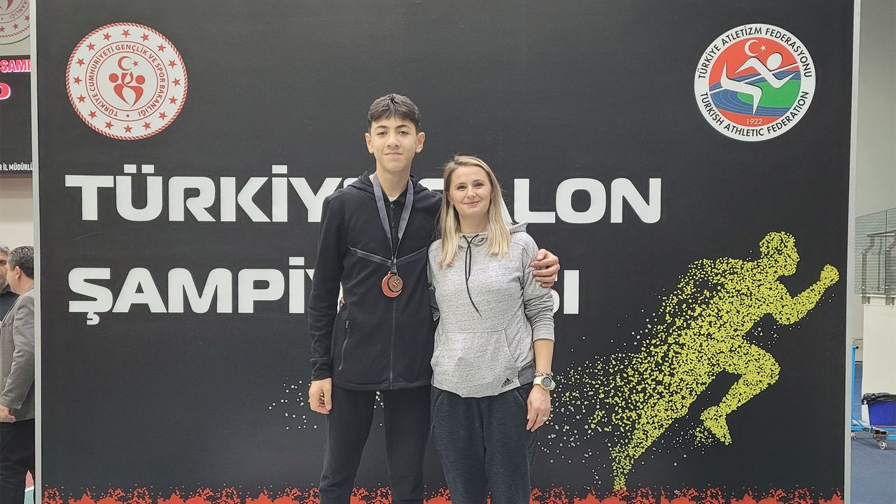 Afyonlu sporcu uzun atlamada Türkiye 3'üncüsü oldu