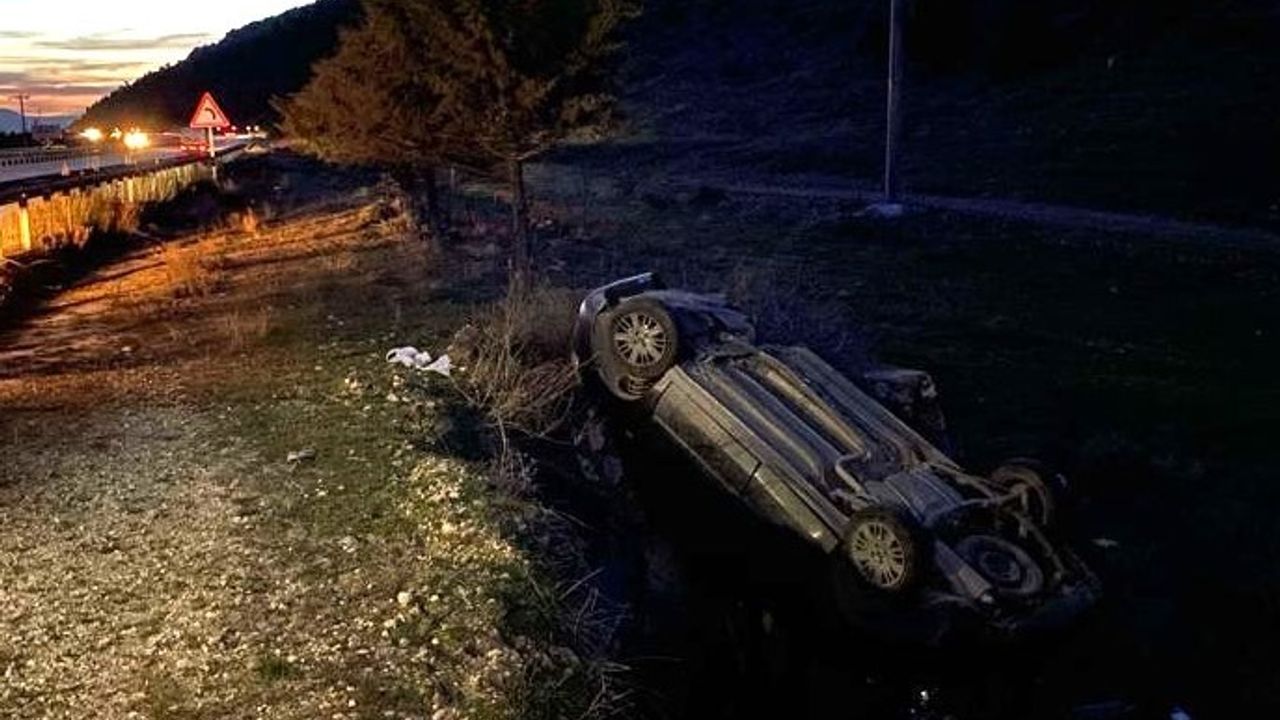 Afyon'da trafik kazası: Takla atıp şarampole girdi, yaralılar var!