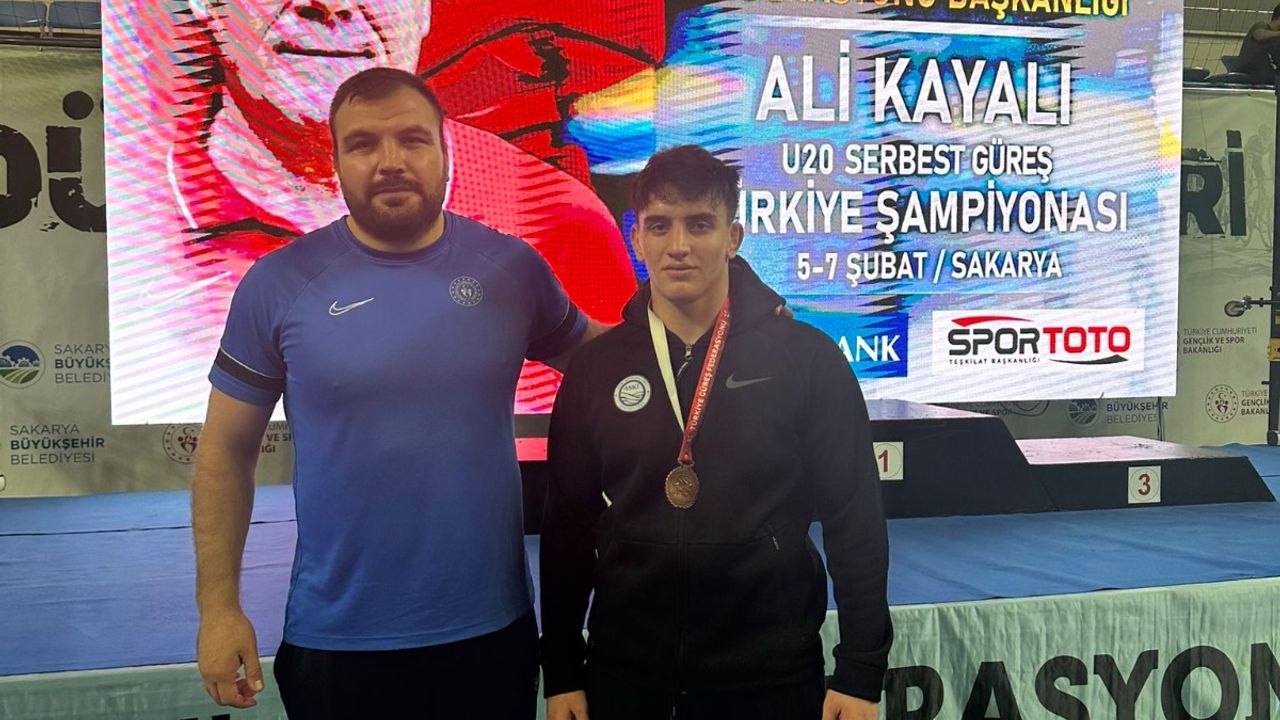 U-20 Türkiye Şampiyonası'nda Afyonlu Melik Türkiye Şampiyonu oldu