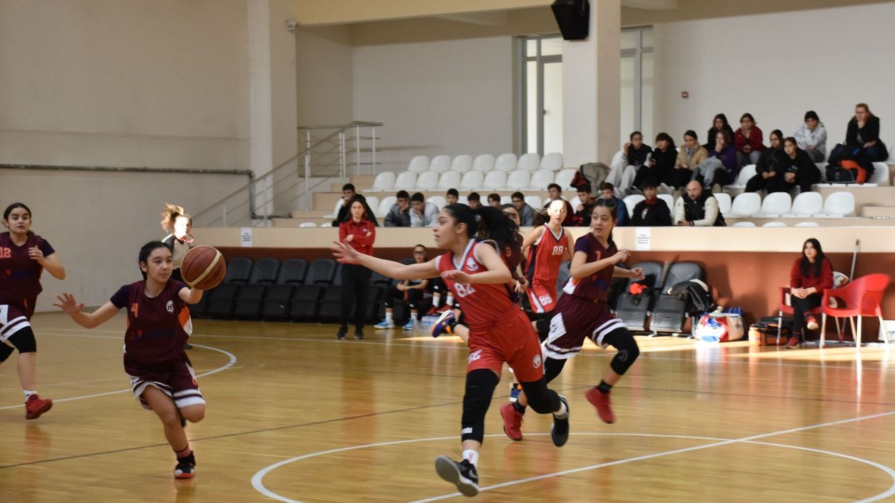 Afyon'da 12-15 Şubat tarihleri arasında oynanacak basketbol müsabakaları başladı