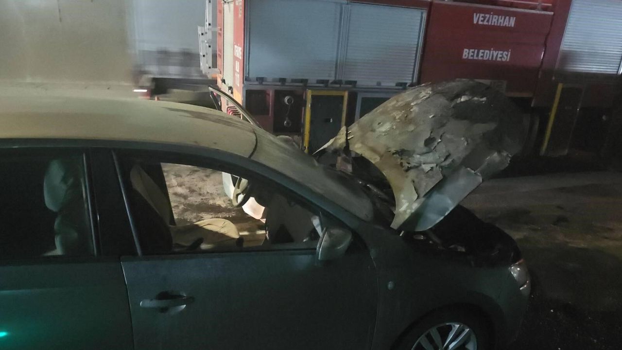 Bilecik'te Seyir Halindeki Otomobil Alev Aldı