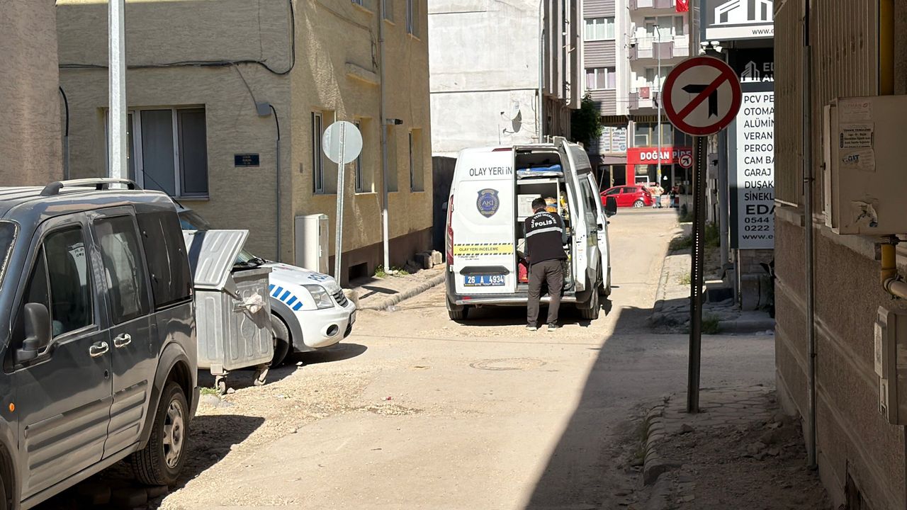 Eskişehir'de eşi tarafından mutfakta hareketsiz halde bulunan adam hayatını kaybetti