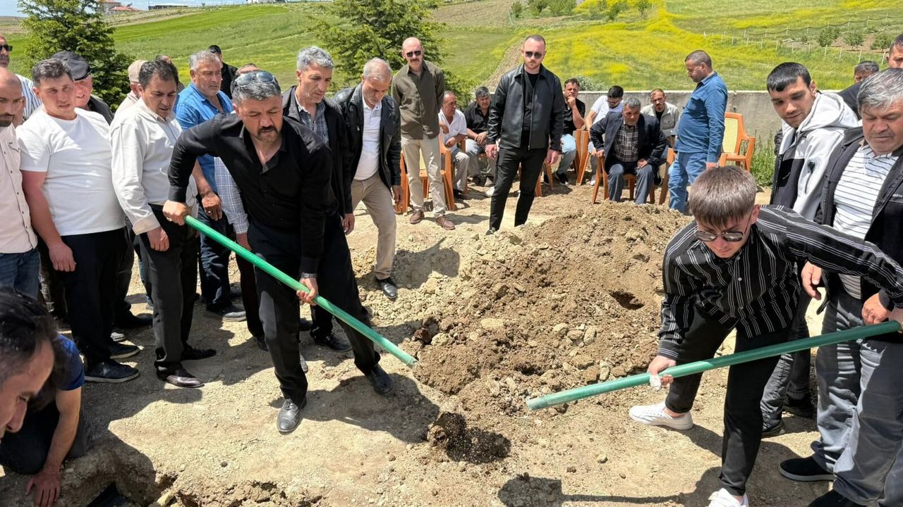 Ülkücü camia Afyon’da cenazede bir araya geldi