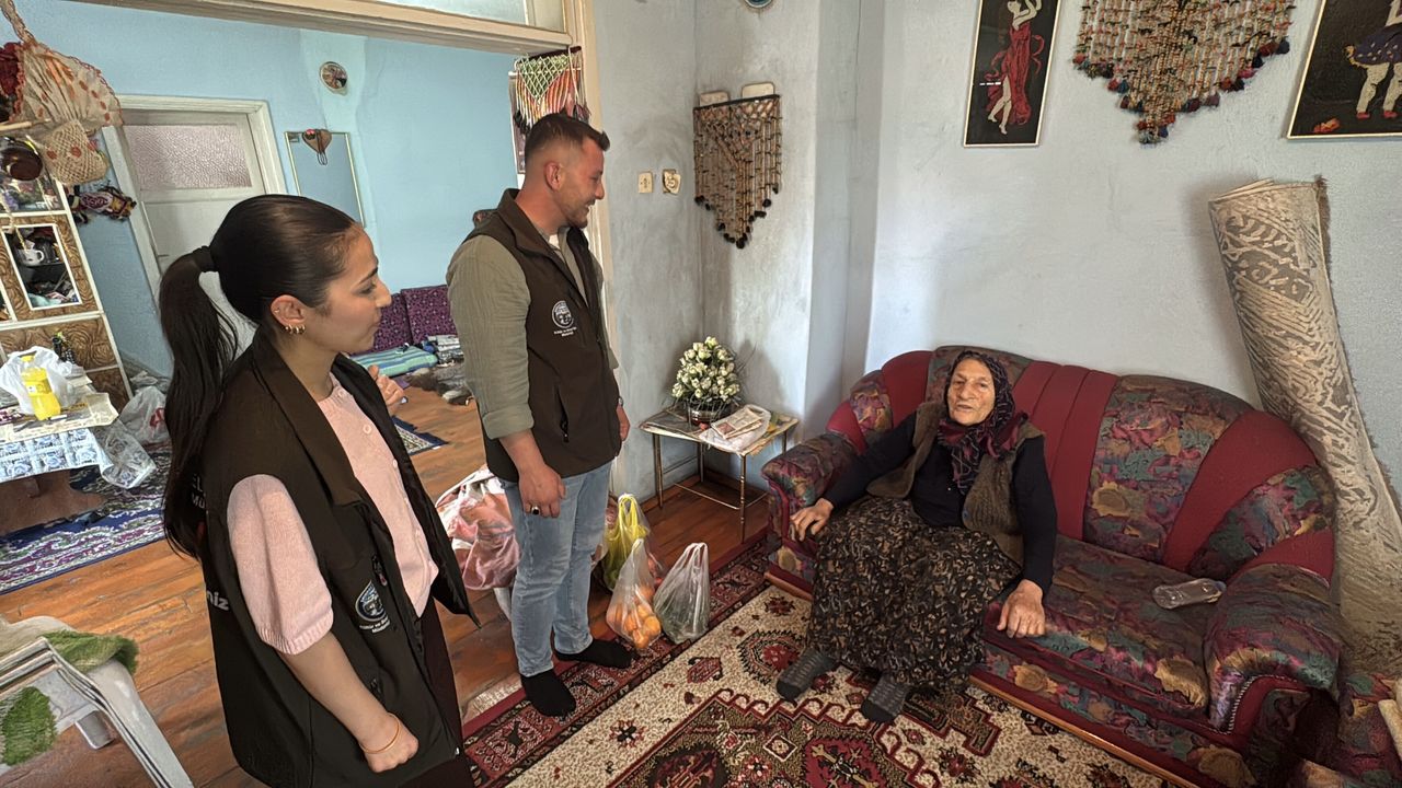 Emirdağ'da Yaşlılara Telsizli Destek: "Bas-Konuş Projesi ile