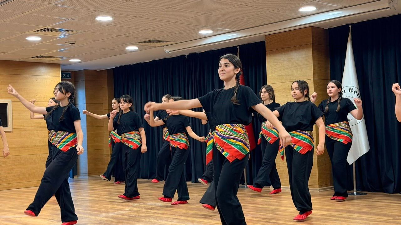 Gölpazarı'nda Yıl Sonu Sergisi ve Akrobasi Gösterisi Düzenle