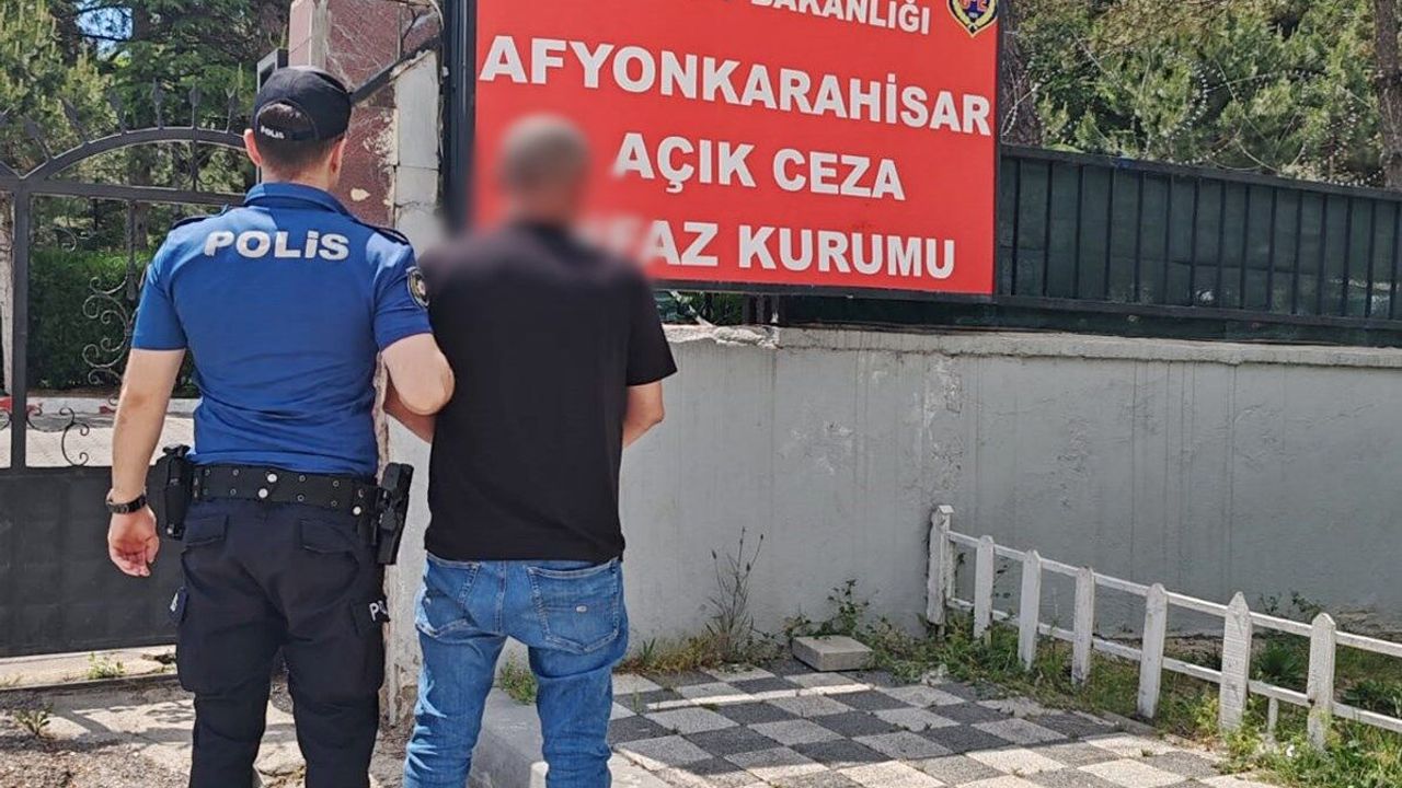 Afyon’da ruhsatsız silah taşımaktan cezası bulunan şahıs yak