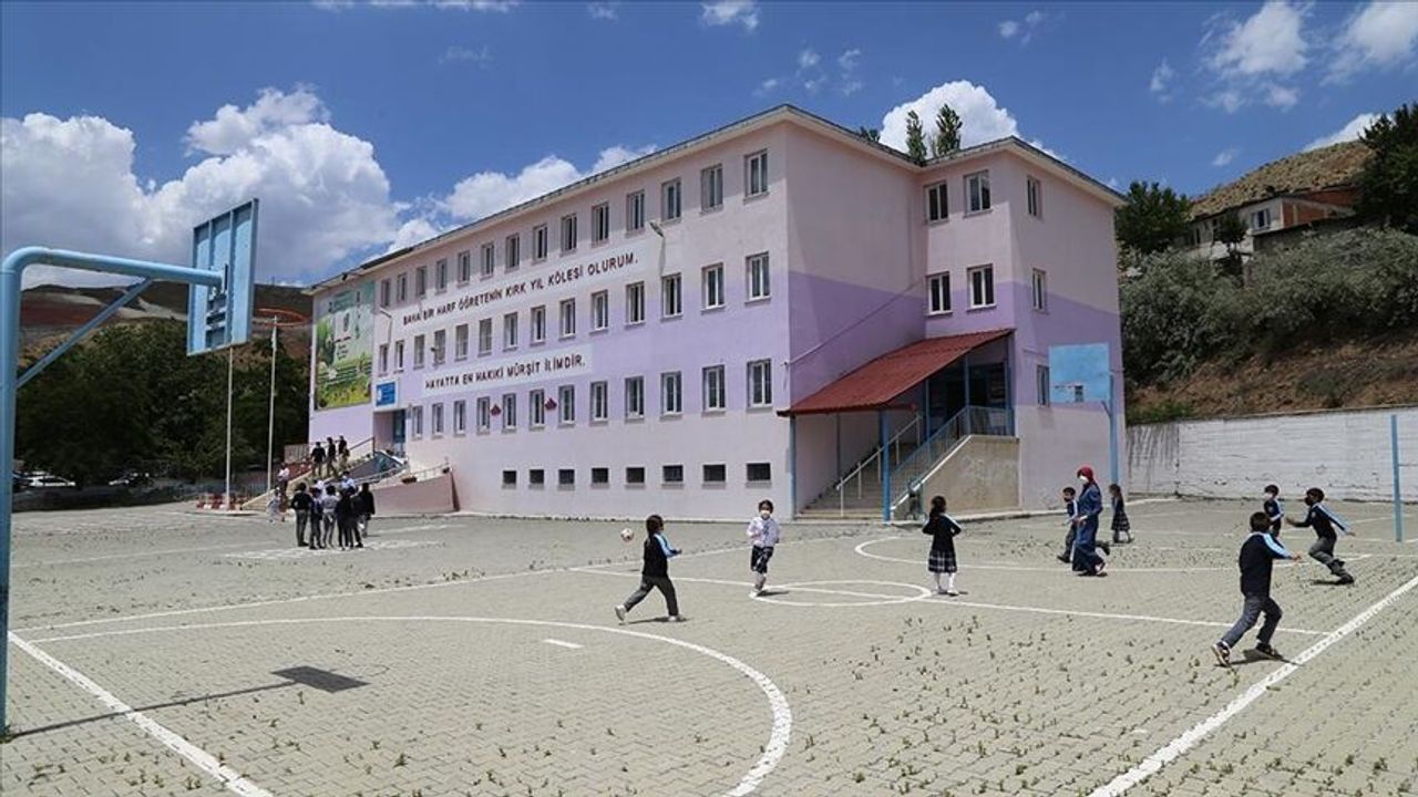 Afyon İl Genel Meclisi'nde 5 okul için tahsis kararı: Sinanpaşa'daki eğitim arazileri MEB'e devrediliyor