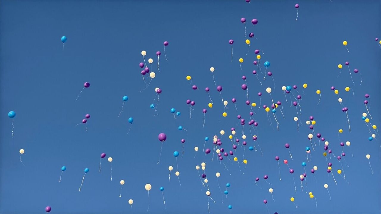 Afyon'da 10 yaşındaki Gülsüm Efsa lösemiyi yendi: Balonlar gökyüzüne bırakıldı