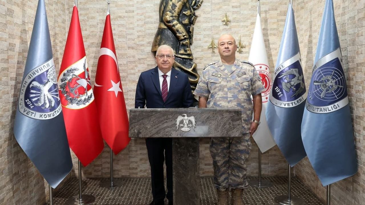 Milli Savunma Bakanı Güler, 17'nci Hava ve Füze Savunma Üs Komutanlığı'nı ziyaret etti