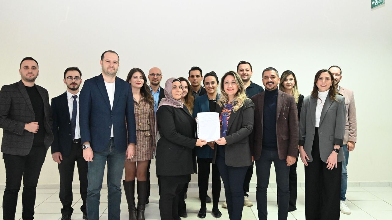 Afyon Barosu Başkanı Göktürk mazbatasını teslim aldı