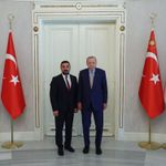 Afyon’un yeni AK Parti İl Başkanı Özgür Kavak’tan Erdoğan’la ilk fotoğraf