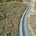 Afyon'da araçları mor renge boyayan yolla ilgili ilginç çözüm: Boya çıkmadı, asfalt kazındı!