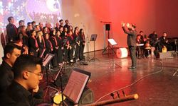 AKSAM Türk Halk Müziği topluluğu verdiği konserle beğenildi