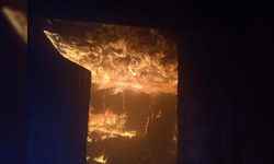 Afyon'da iki katlı evde yangın çıktı