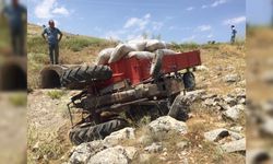Afyon'da haşhaş kapsülü yüklü traktör devrildi: 1 yaralı var!