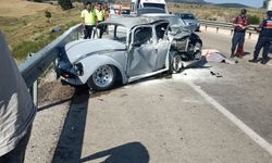Afyon’da feci kaza: Klasik otomobile başka bir araç arkadan çarptı, araçta yangın çıktı!